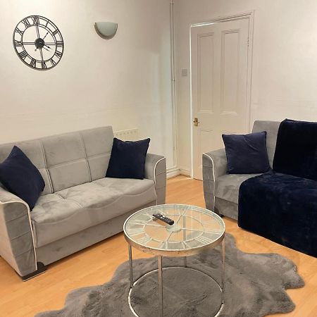 3 Bedrooms Comfortable Home With Jacuzzi Hot Tub Sleeps 10 Leicester Ngoại thất bức ảnh